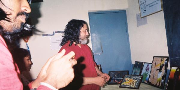 Photo showing Richard Stallman looking at the creations of students at AC3